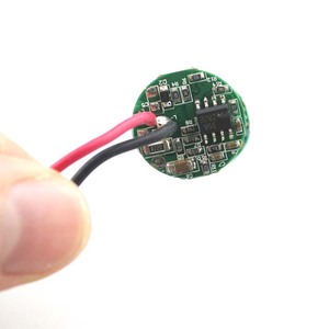 17 мм x 8 мм 2,9 V-8,4 V 1050mA 3-режимный Светодиодный драйвер для светодиодного фонарика