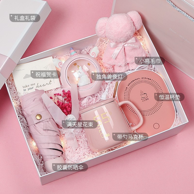 Posavasos para tazas, paraguas, luz nocturna, toalla, ramo de flores, tarjeta de felicitación, regalo.