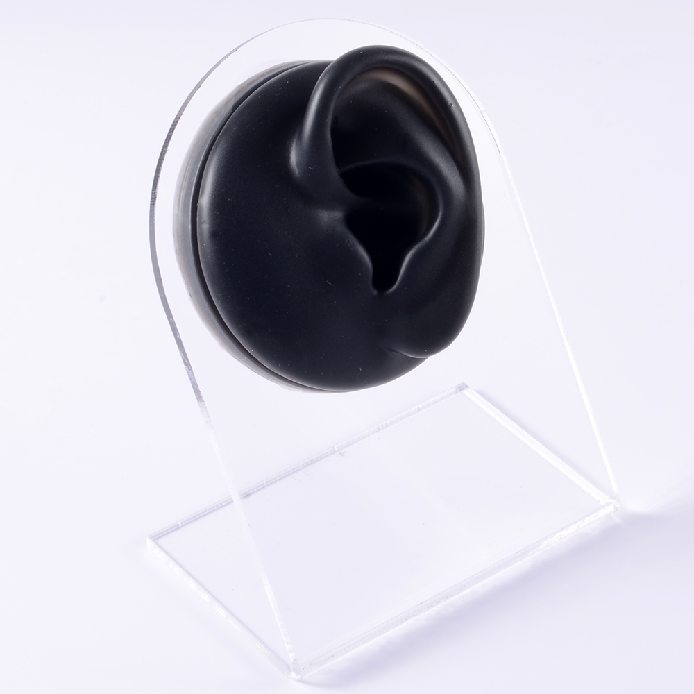 Oreille gauche noire