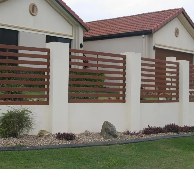 Panneau de clôture de surface à grain de bois gaufré 3d type cranté panneau de clôture extérieur wpc