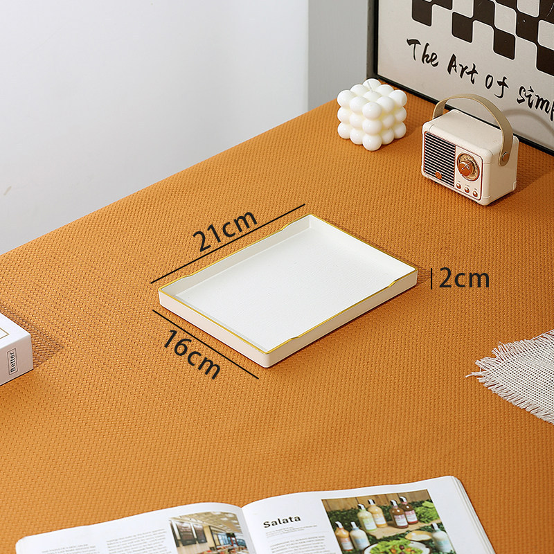 S02 - White with gold trim, 21x16x2cm