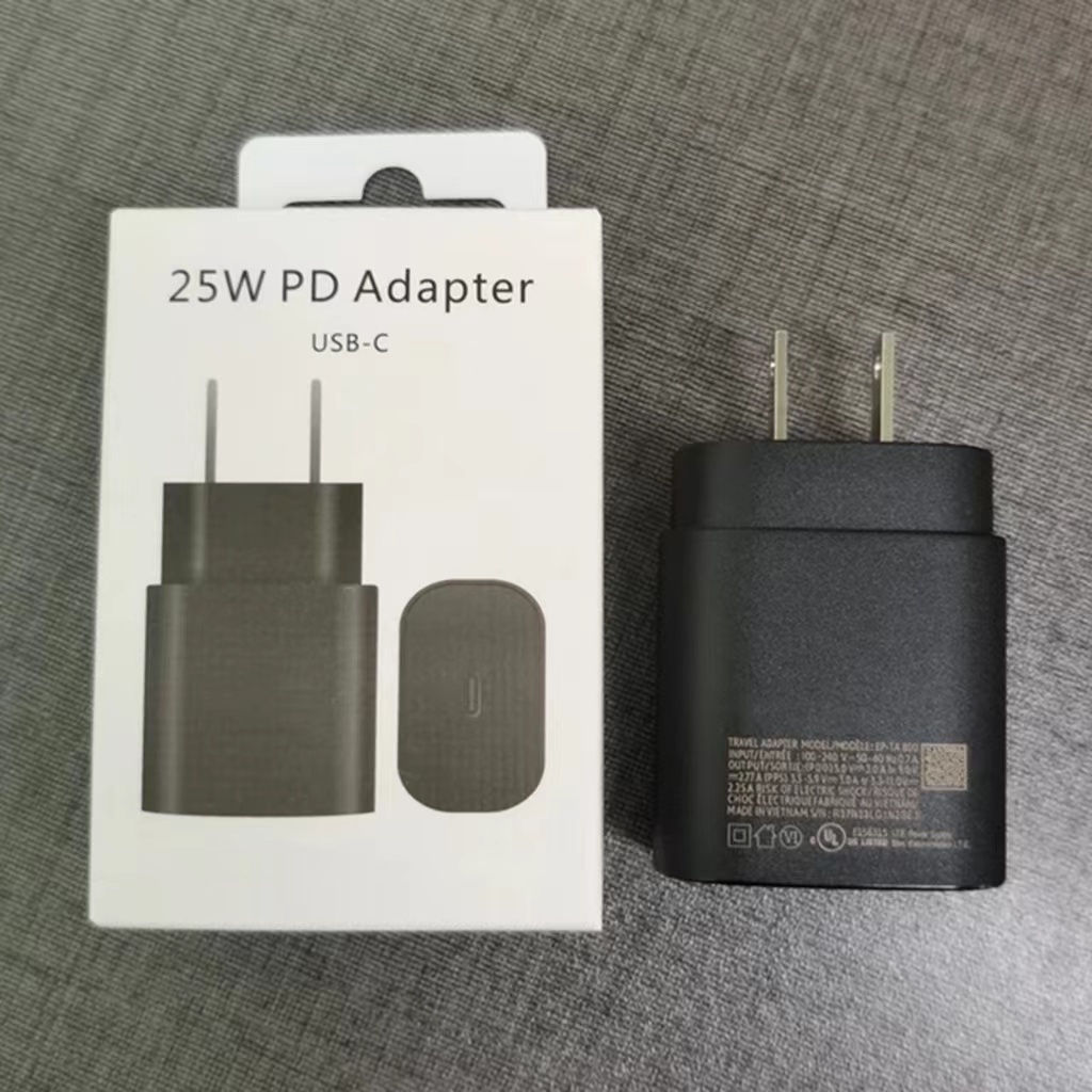 Cargador negro de 25W con enchufe americano + Caja