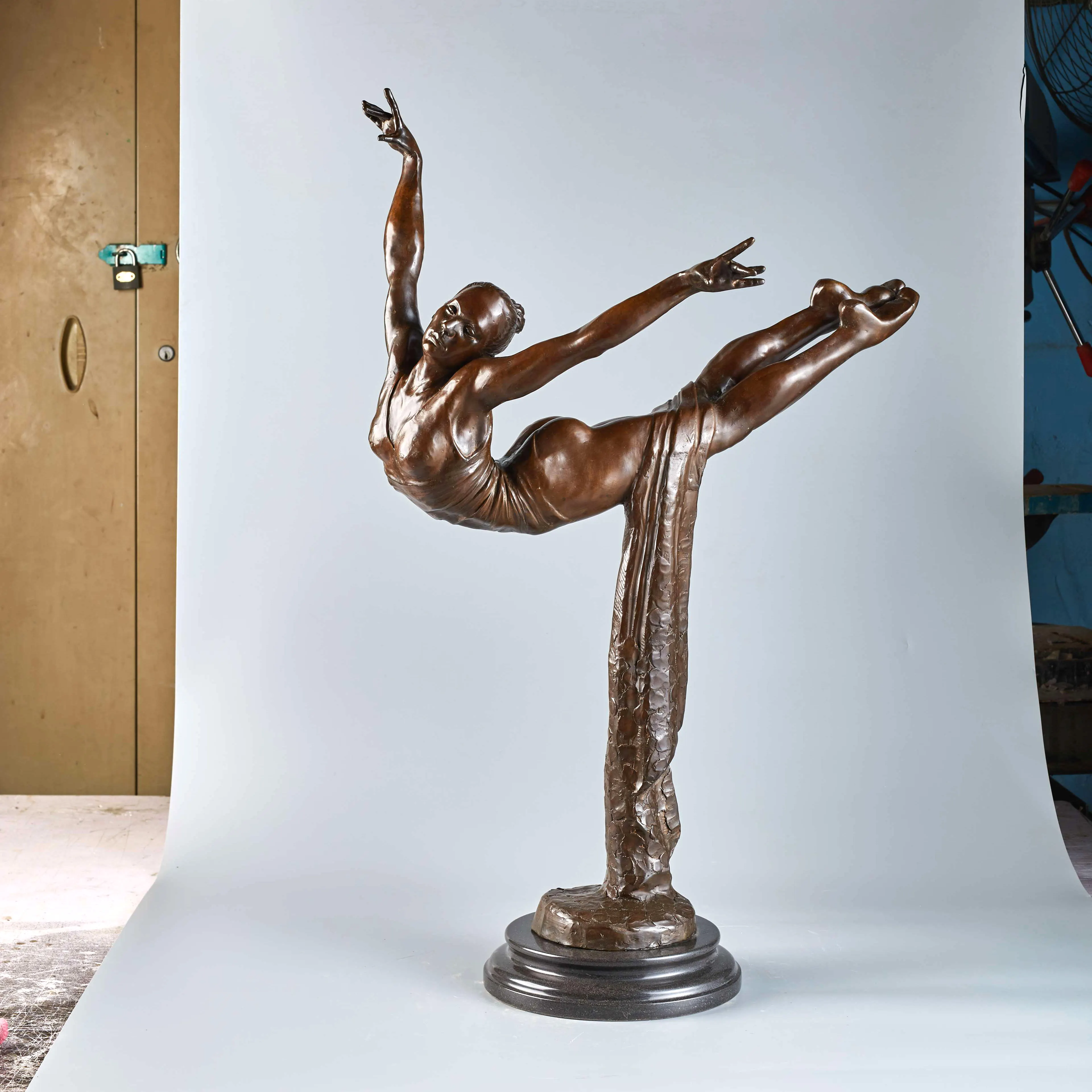 Decoración del hogar bronce gimnasia Ballet bailarina arte señora desnuda estatua cobre escultura con base de mármol