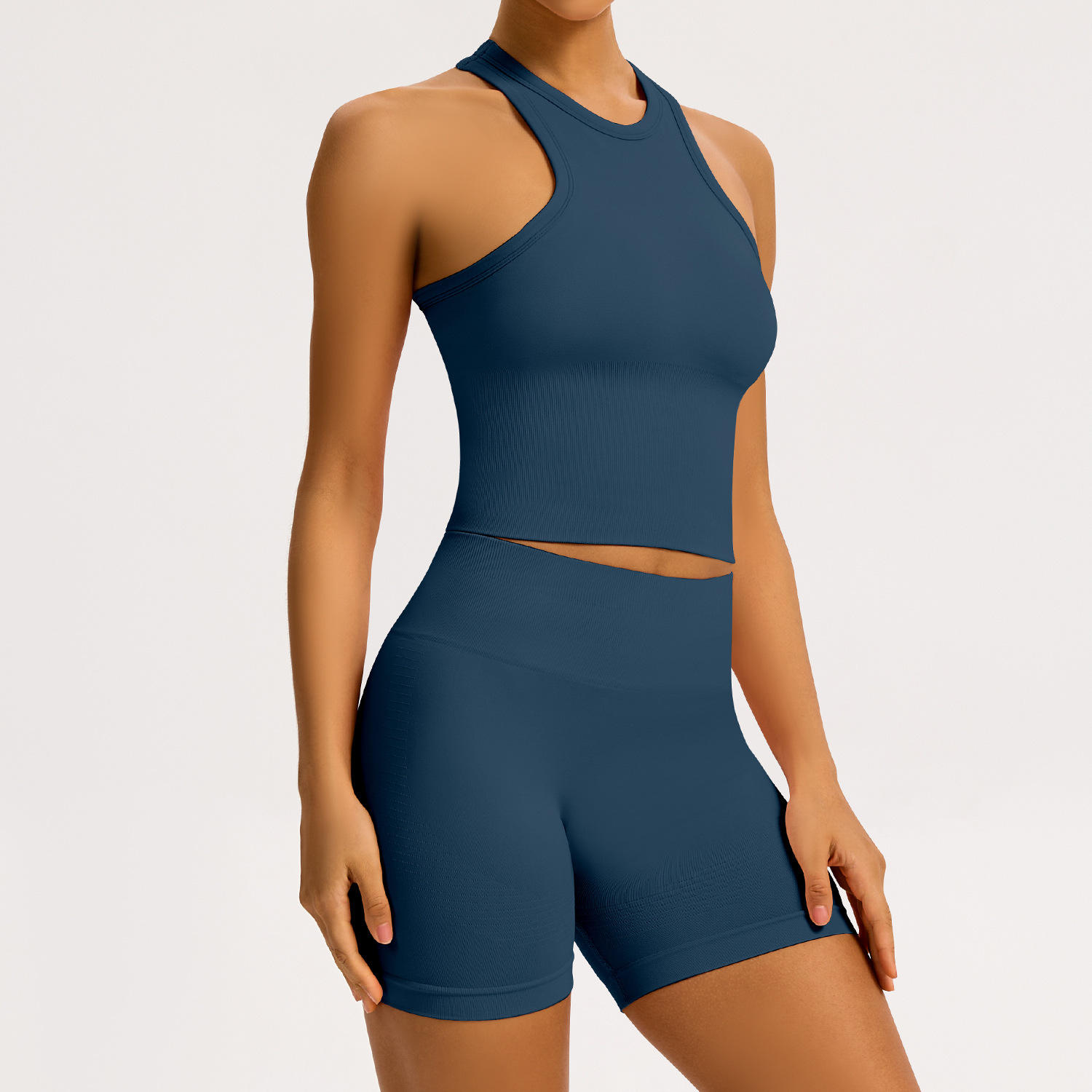 เสื้อกั๊กสีน้ำเงินและกางเกงขาสั้นสีน้ำเงิน