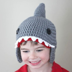 chapeau de requin à oreillettes sans tresses
