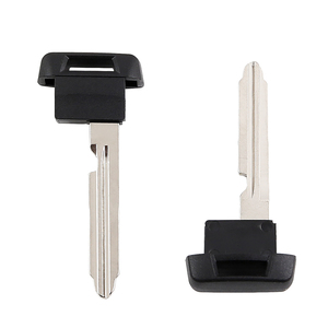 車のキーカバースマートキーフォブ三菱アウトランダー緊急キー - Product Image 1