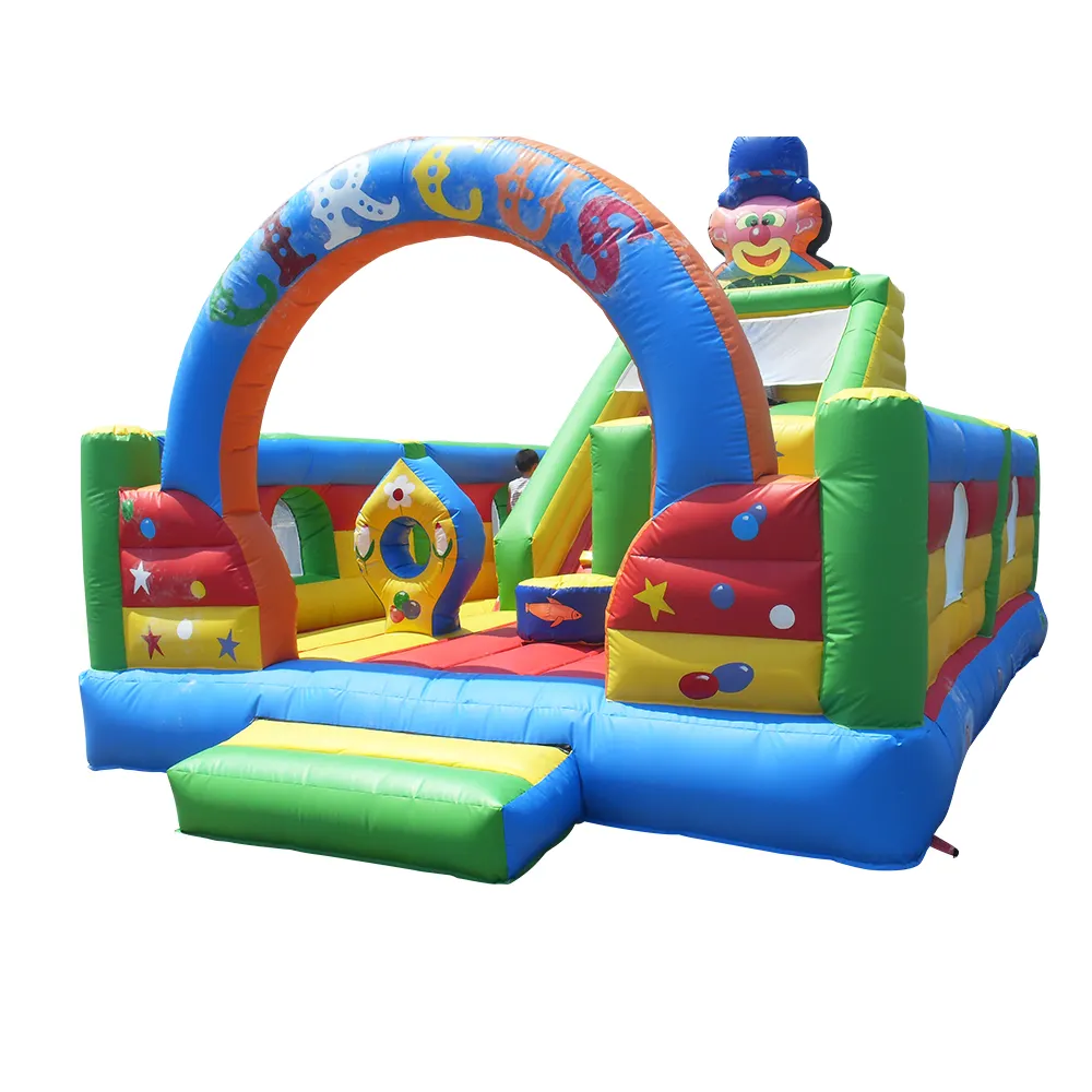 Crianças adultas com design personalizado brincam equipamentos de entretenimento infláveis saltitantes ao ar livre