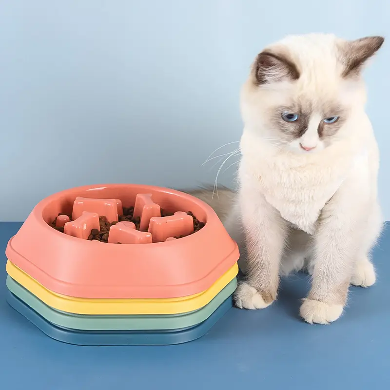 Großhandel Hochwertige Kunststoff Langsam füttern Knochen form Futter Slow Feeder Cat Dog Bowl Pet Bowl Mit Slip