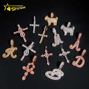 Büyük envanter Hip Hop Moissanite kolye erkekler güzel takı 925 gü<span class=keywords><strong>m</strong></span>üş buzlu Out çapraz mektup Moissanite özel kolye Charms