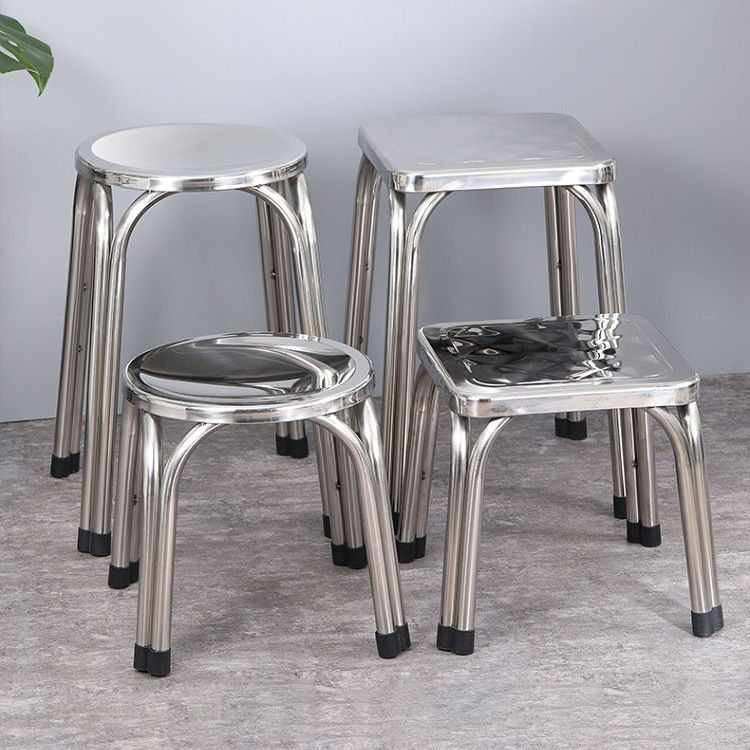 Color natural de acero inoxidable.