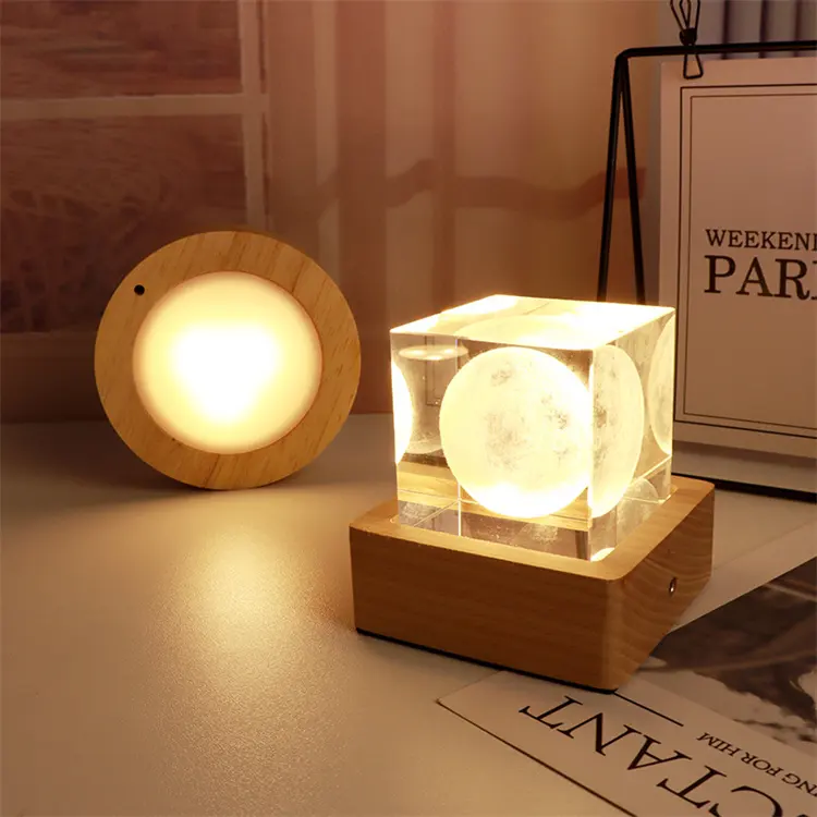 Vendita calda Base luminosa a LED in legno di faggio con scatola batteria luce notturna carica USB luce d'atmosfera per sfera di cristallo
