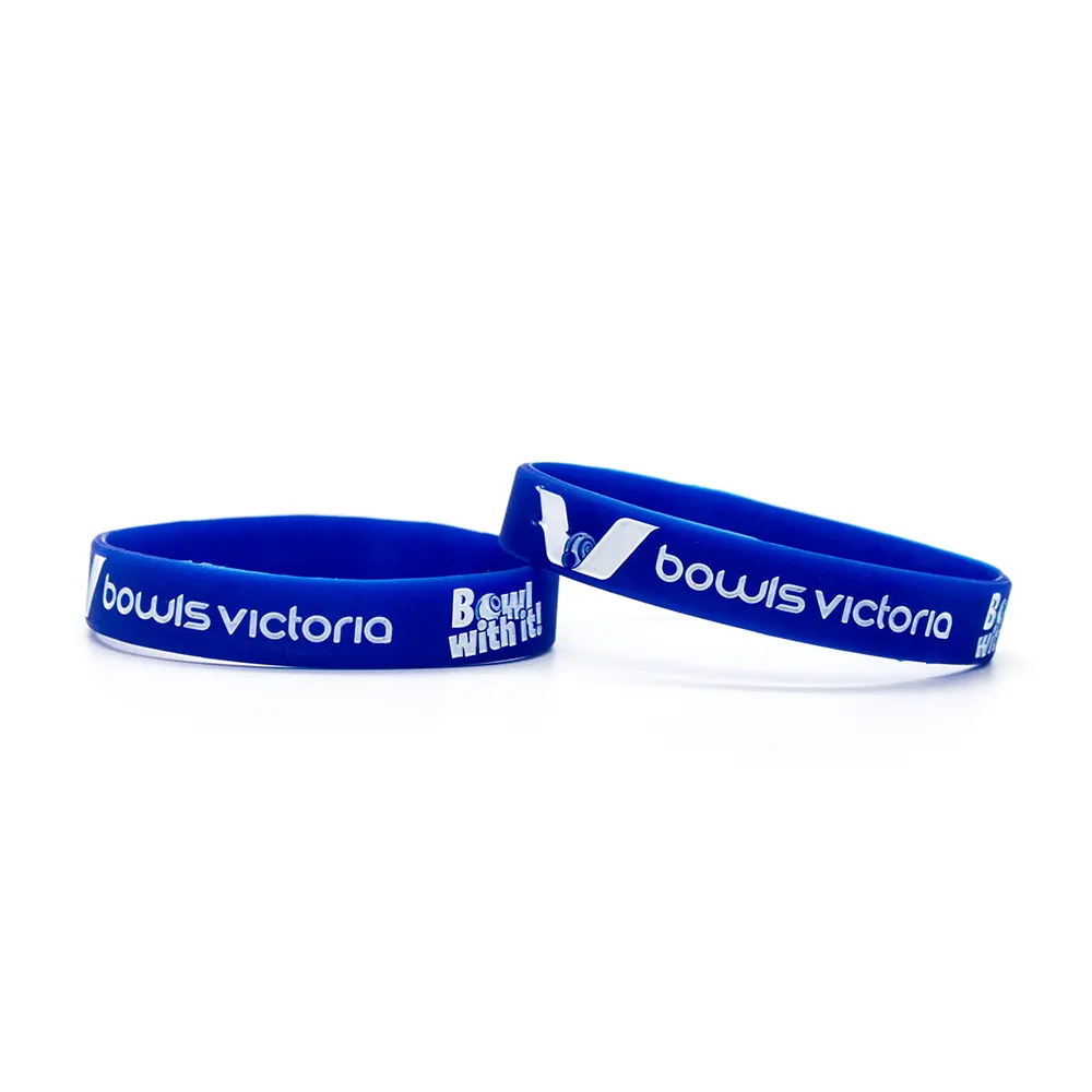 Muestra gratis al por mayor Artículos de regalo baratos Logotipo personalizado Goma Debossed Logo Color Lleno Pulsera de silicona para la venta