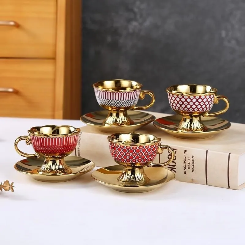 Özel lüks arapça porselen Demitasse Espresso fincanı seramik minik kupalar altın kahve çay bardağı ve altlık türk kahve fincan seti