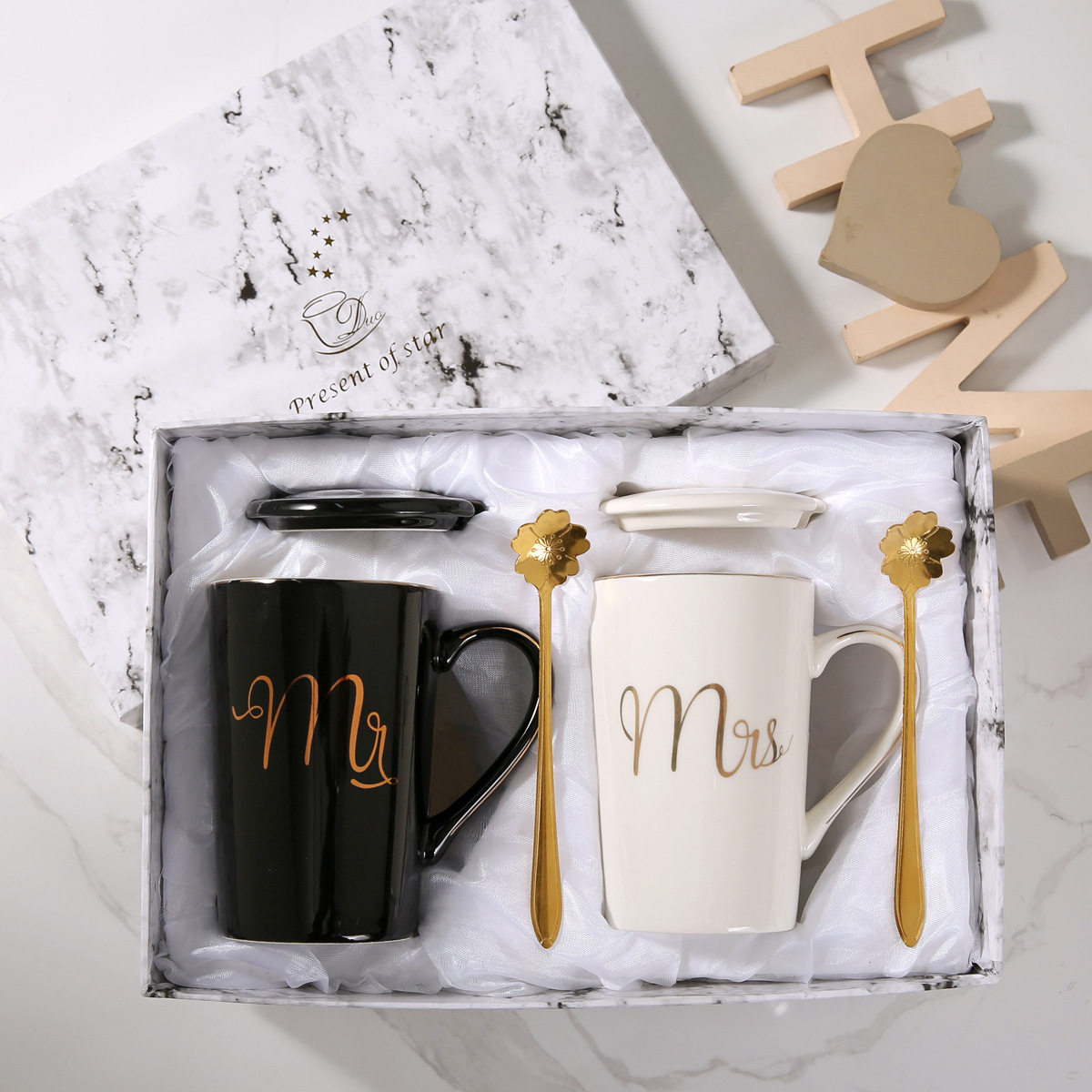 cuillère fleur de prunier noire et blanche, paire de tasses