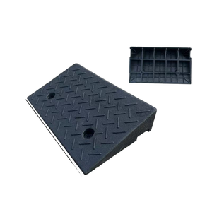 PVC araba hız yumru yol kenarı eğim pedi ve yokuş yukarı tırmanma için lastik rampası hız kesici eşik üçgen tırmanma için - Product Image 1