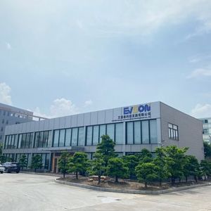手工金色不锈钢双碗厨房水槽智能瀑布设计小空间