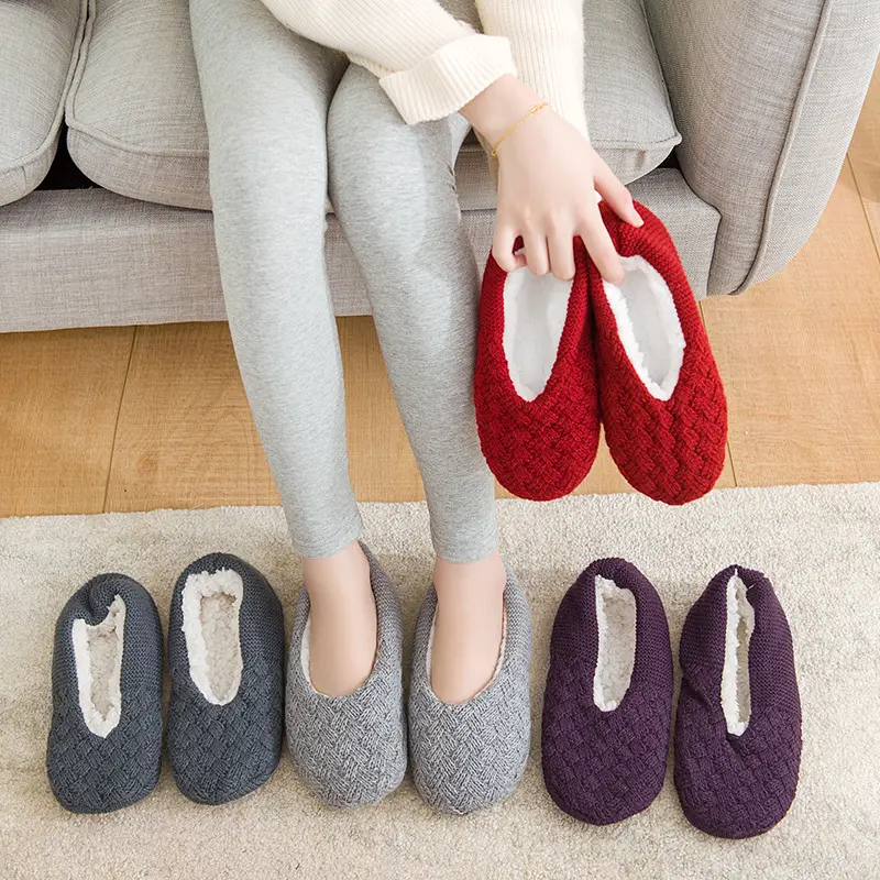 シープスキンの女性の女性の女の子の寝室のスリッパが付いている熱い販売の編まれた屋内冬の居心地の良い靴