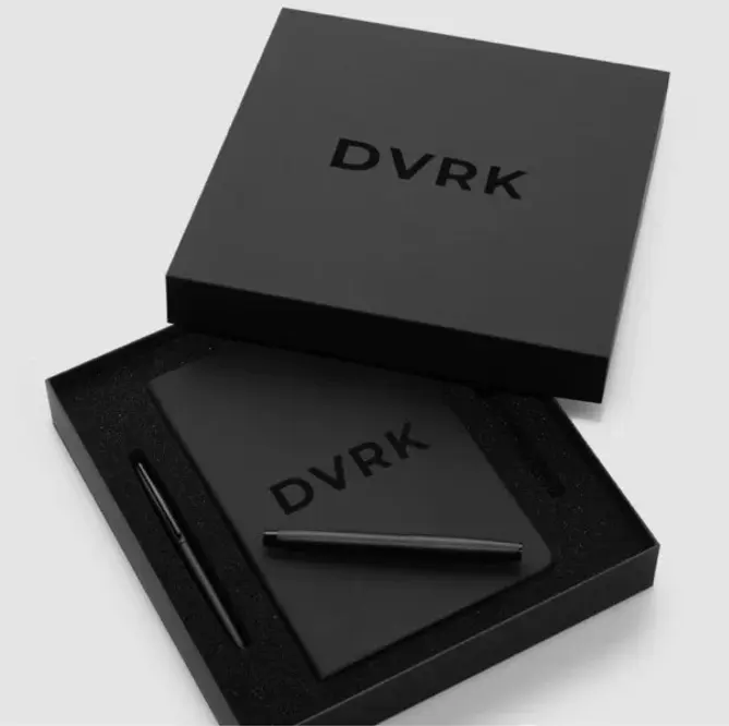 Kişiselleştirilmiş ciltli saf siyah kağıt defter özel siyah iç sayfalar siyah kenarları Sketchbook kutu paketi ile çizim için