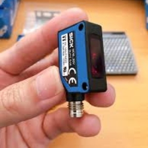 SICK OPTIC ELECTRONIC WL100-P4420 High-Performance Sick Photoelectric <strong>Sensor</strong> <strong>for</strong> Precision <strong>Detection</strong> and Industrial Automation