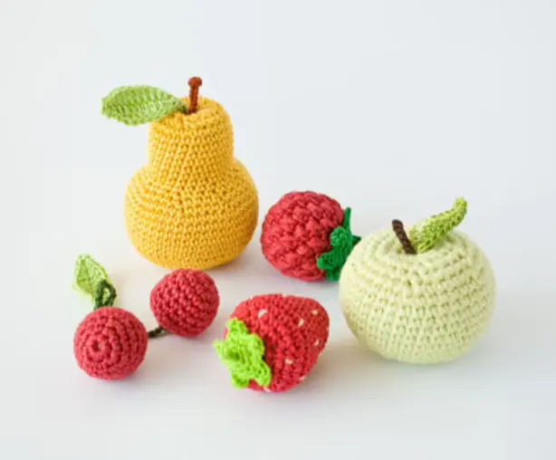 Crochet Baby sonagli Set di frutta di 5 mela pera lampone fragola ciliegia Crochet Toys for Baby