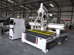2040 ATC <span class=keywords><strong>CNC</strong></span> Woodworking <span class=keywords><strong>Router</strong></span> para cortar perfuração Slotting Contraplacado de corte automático ATC <span class=keywords><strong>Cnc</strong></span> <span class=keywords><strong>Router</strong></span> Machine