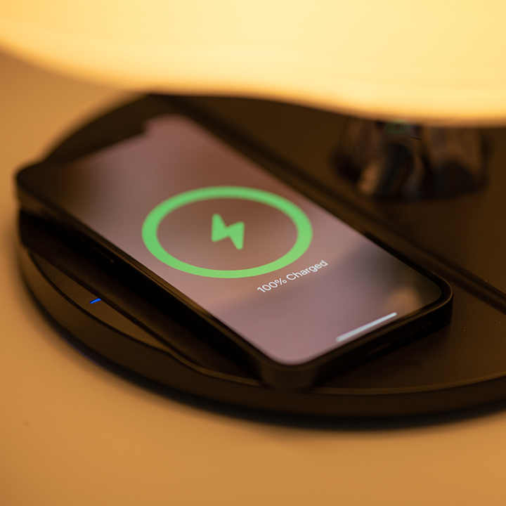 快速充电器台灯音乐系统便携式扬声器无线充电器盆景现代发光二极管床头智能台灯