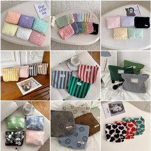 Sıcak satış seyahat makyaj çantası özel Logo yumuşak lüks pembe kapitone kozmetik torbalar makyaj depolama kirpi cilt bakımı çantası - Product Image 6