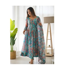 最新设计虎斑欧根纱真丝，带寄宿生Gota Patti蕾丝工作服Kurti长裤Dupatta，适合女装