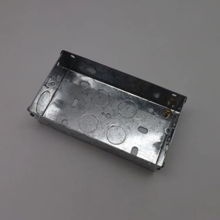 Caixa de soquete de metal BS4662 com furos de encaixe, 36 mm de altura e 0,9 mm de espessura
