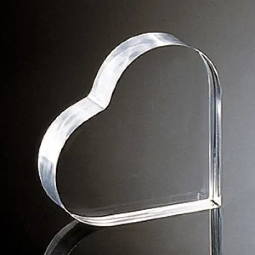 Penghargaan akrilik grosir pabrik medali berbentuk hati piala kristal berukir