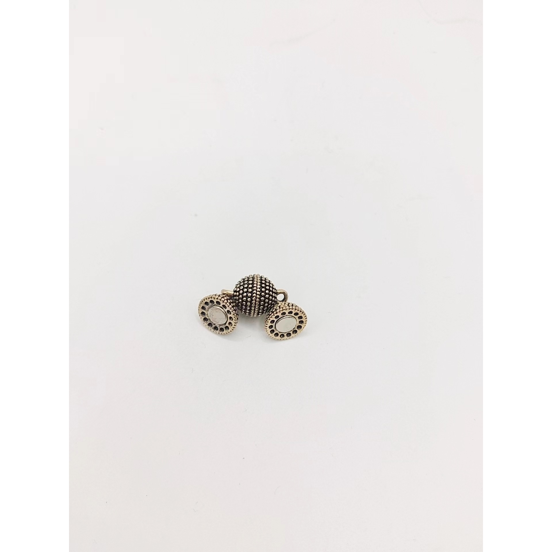 Esfera texturizada de bronce de 10 mm.