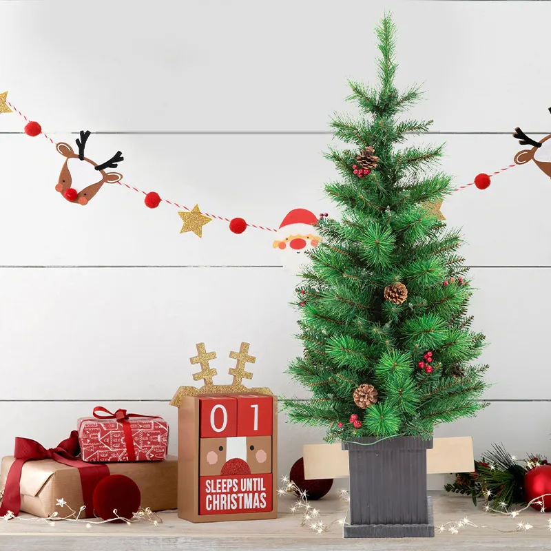 Soporte de tocón de plástico personalizable de pino verde de 2 pies, pequeño árbol de Navidad en maceta de PE con cono de pino y baya roja