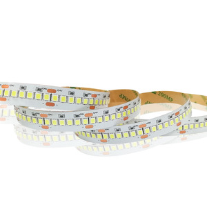 צפיפות גבוהה באיכות טובה 240 נוריות/מ' <span class=keywords><strong>LED</strong></span> רצועת 2835 רצועת <span class=keywords><strong>LED</strong></span> גמישה ללא מנוגדים