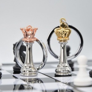 创意女王王金属钥匙扣时尚包吊坠钥匙扣象棋设计钥匙圈 - Product Image 2