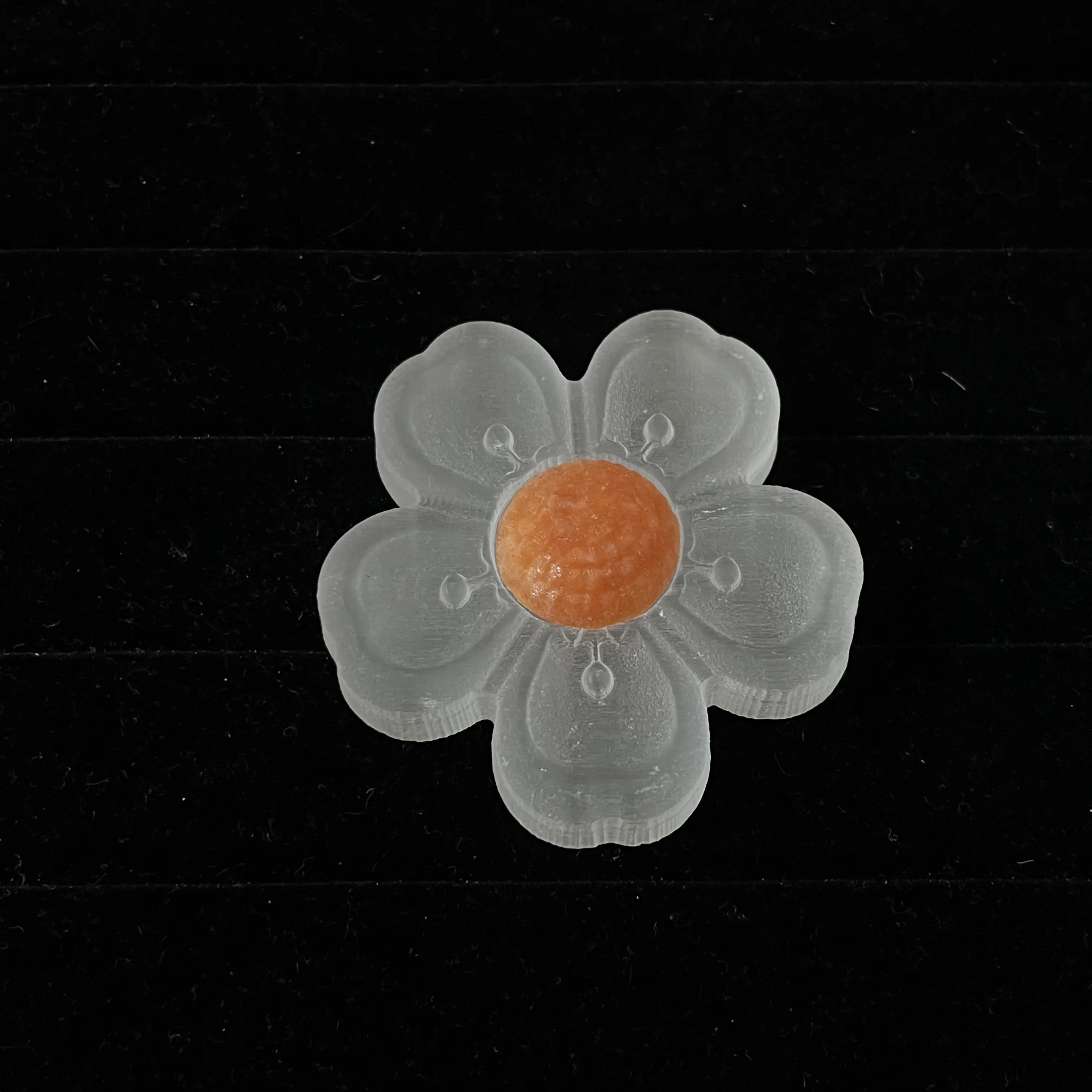 Cristallo naturale per lucidare a mano il fiore di quarzo camomilla intaglio artigianale pietra curativa Selenite fiore