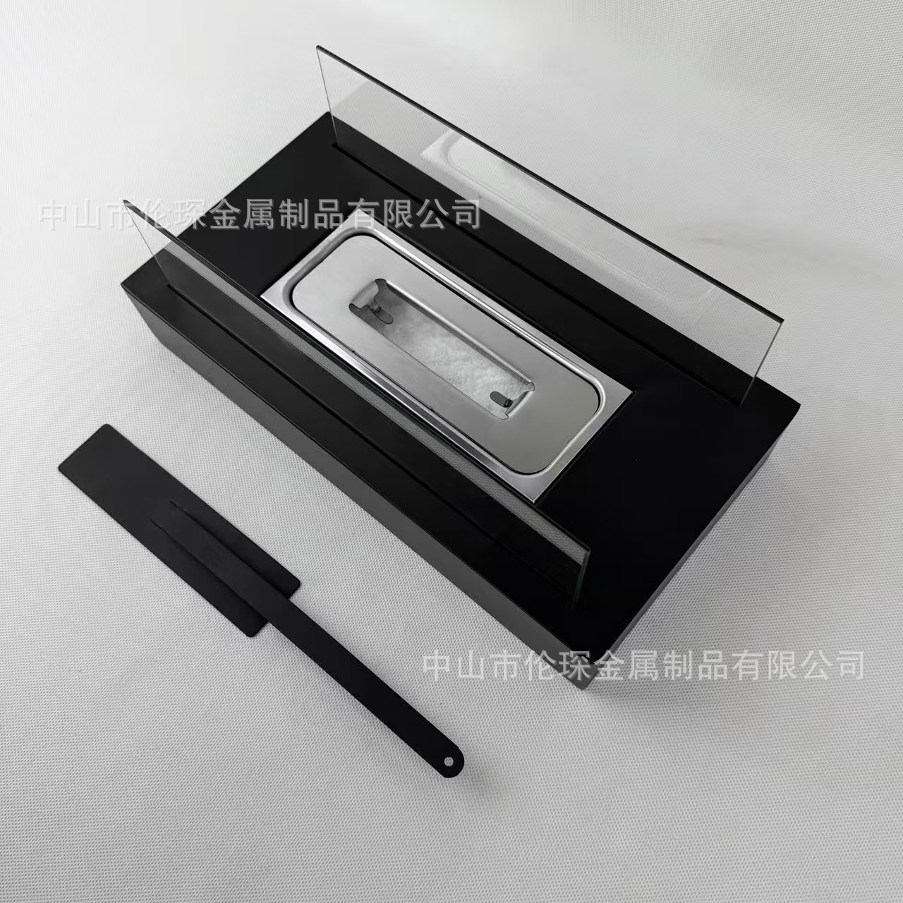 Fente fendue de cheminée rectangulaire noire