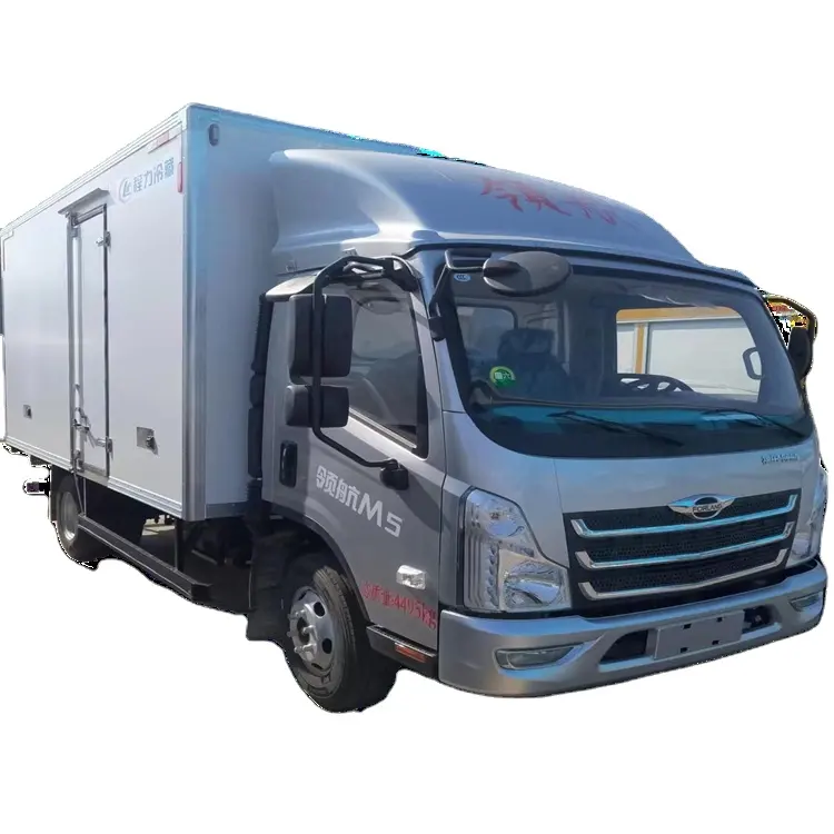 Camion frigorifique Foton M5 4x2 4 tonnes Compartiment de 4 mètres Camion de transport d'aliments frais et de médicaments à chaîne du froid