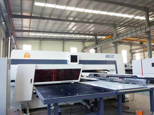 Punzonadora CNC de agujeros de chapa mecánica Máquina punzonadora de torreta CNC - Product Image 4