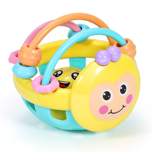 赤ちゃんの手を引くボールのおもちゃ柔らかいゴムのガラガラ幼児期噛むベルおもちゃ蜂ハンドベルガラガラダンベルおもちゃ012ヶ月