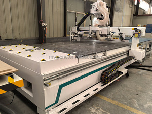 <strong>Auto</strong> <strong>Loading</strong> and <strong>Unloading</strong> Table Wood <strong>Cnc</strong> Machine 1325 ATC <strong>Cnc</strong> Wood Furniture Door Making <strong>Router</strong> Carving Machine