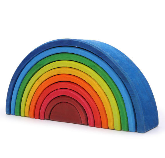 Grand arc-en-ciel au coucher du soleil en tilleul