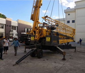 סין 2ton 30m הצבה עצמית מקופל נייד מגדל מנוף עם slewing מפחית