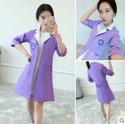 ปกสีขาวสีม่วงอ่อนแขนกลาง