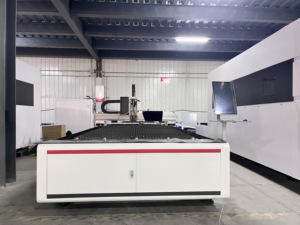 <span class=keywords><strong>JQLaser</strong></span> yüksek hız 1.5w 2kw 3kw 6kw 3015 1530 Fiber lazer kesici paslanmaz çelik için karbon Metal Fiber lazer kesim makinesi