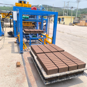 Macchinario automatico del materiale da costruzione macchina per la produzione di mattoni in blocchi di cemento linea di produzione di mattoni di cemento ad incastro idraulico - Product Image 1