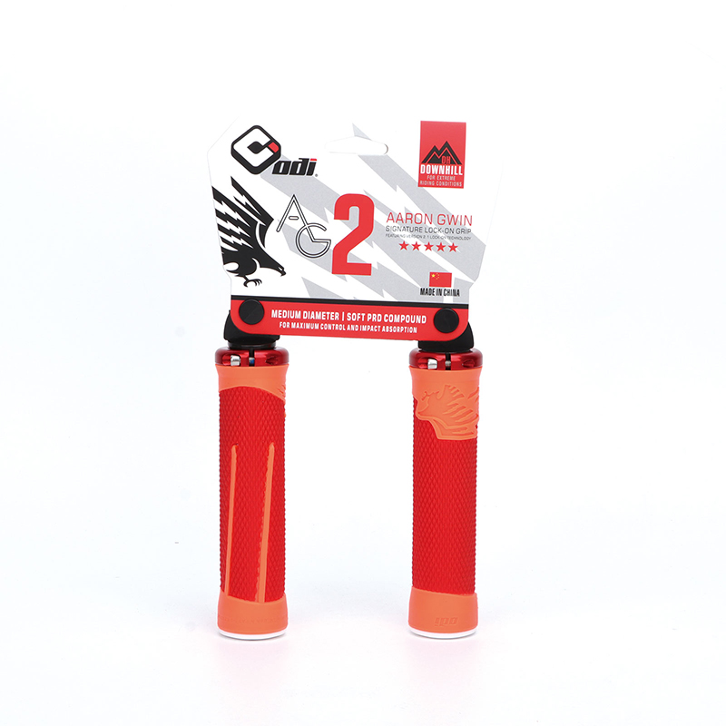 1 paire de poignées rouges