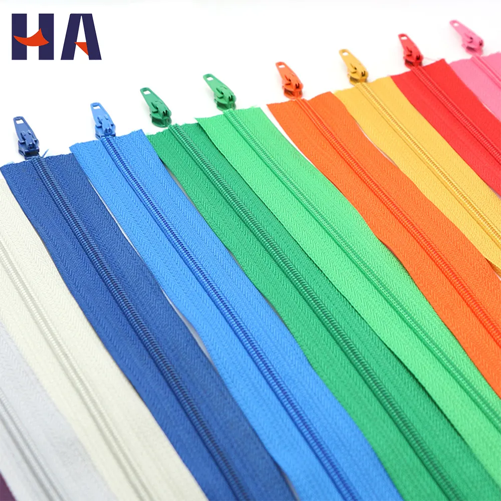 China Hot sale low price nylon zippers by the yard superior quality no 5 color customized 200m per roll for sewing Clothes