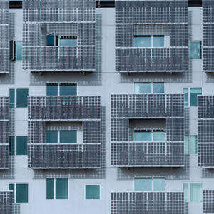 Hoch durchlässige BIPV-Dachziegel Zeitgenössisches Design Stahl Edelstahl Eisen Aluminium legierung für den Wohnungs gebrauch