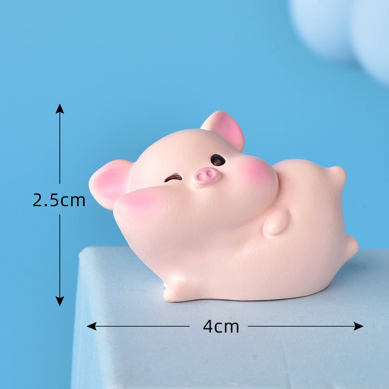 colorful Mr. Pig go home on the 8th