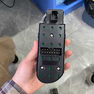 JAC J3 3750310U8160用マスターパワーウィンドウ制御スイッチフロント左 - Product Image 3